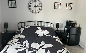 Cosy Home From Home With Private Bathroom - Free Parking