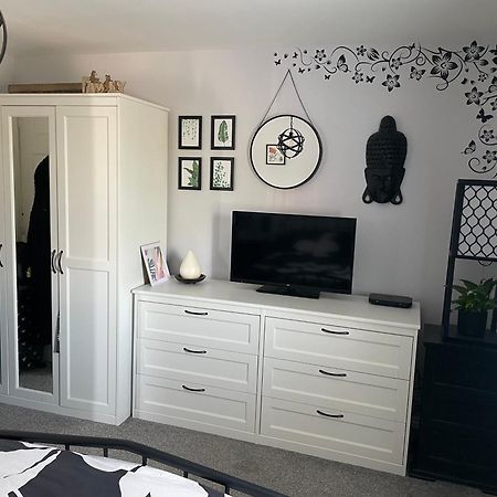 Cosy Home From Home With Private Bathroom - Free Parking Cardiff Exterior photo