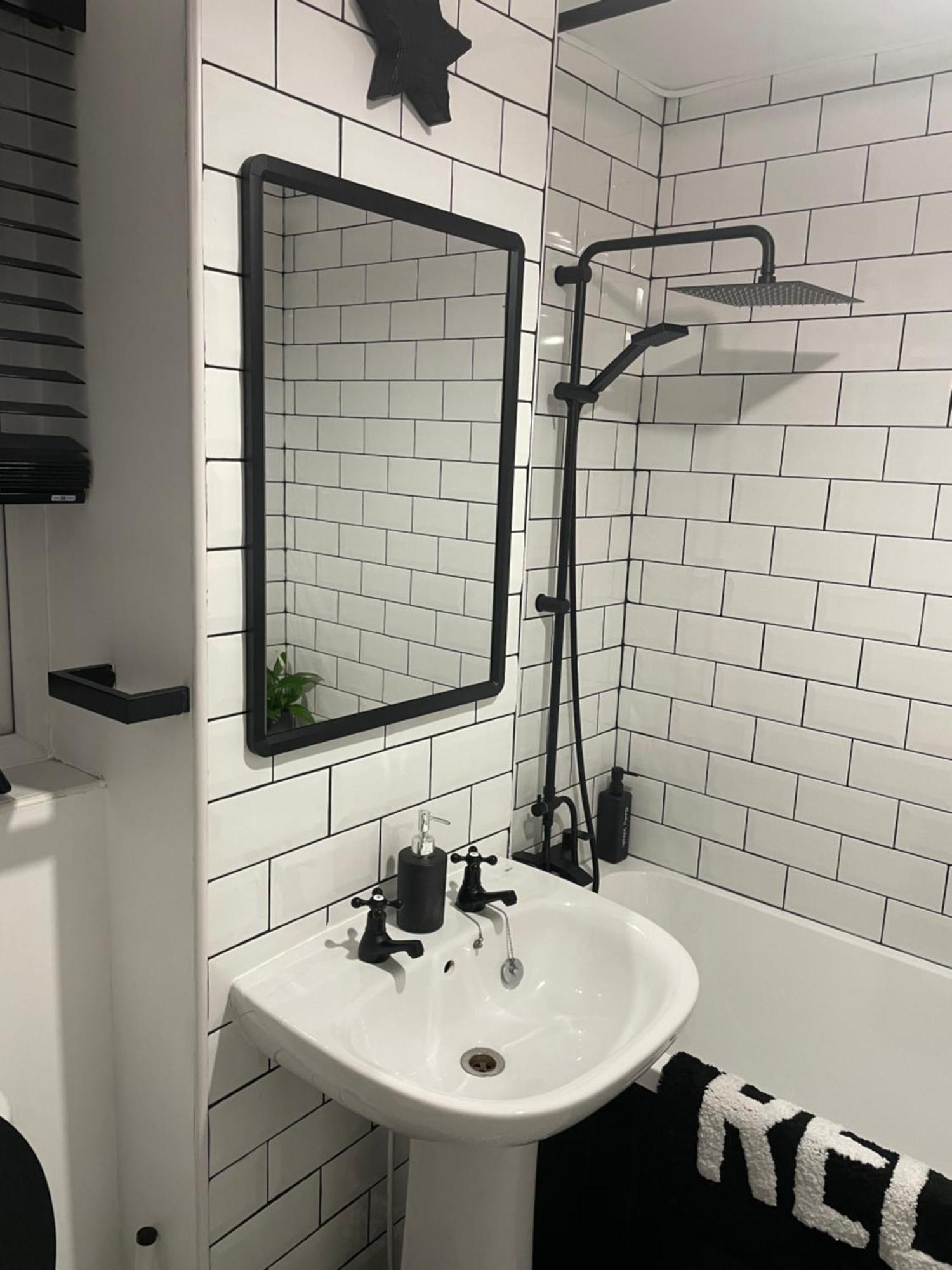 Cosy Home From Home With Private Bathroom - Free Parking Cardiff Exterior photo